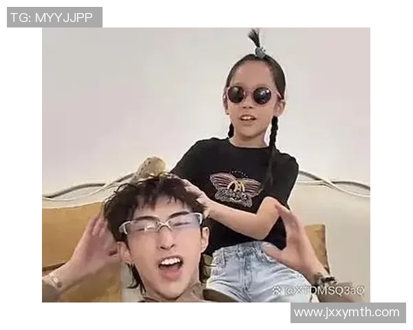 扎个小辫足球明星的魅力与风采揭秘如何在绿茵场上展现个性与实力 扎个小辫足球明星的魅力与风采揭秘如何在绿茵场上展现个性与实力