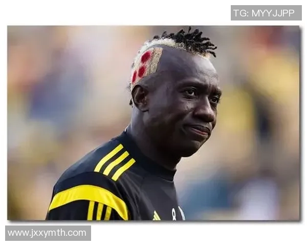 打造足球明星风范的发型技巧与步骤分享