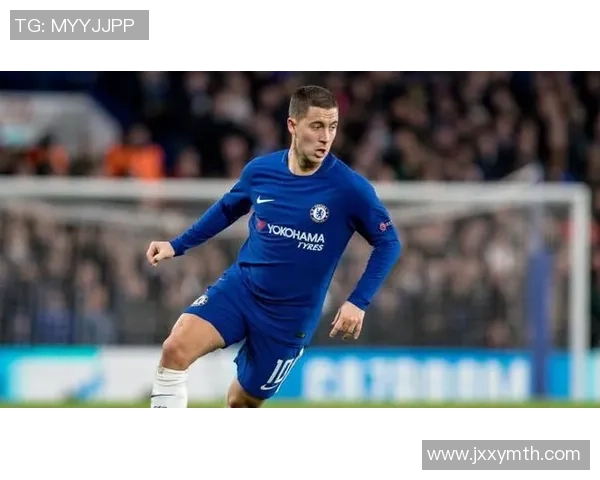 新一代足球明星帅气写真展现青春活力与运动魅力