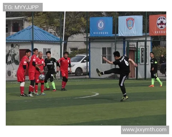 斗鸡眼足球明星的传奇人生与赛场风采揭秘