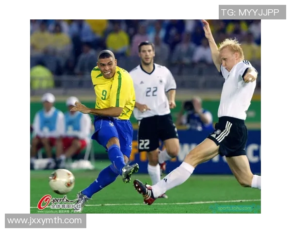 早期足球明星的经典晚安动作揭秘与回顾